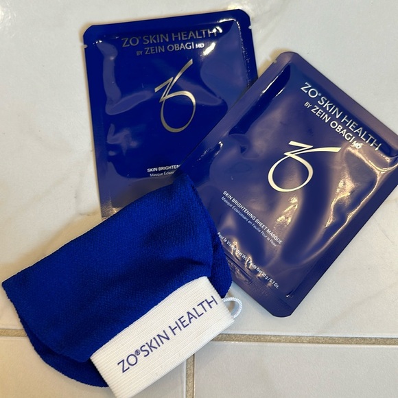 2 ZO skin brightening sheet masks and an exfoliating mitt - Picture 1 of 1